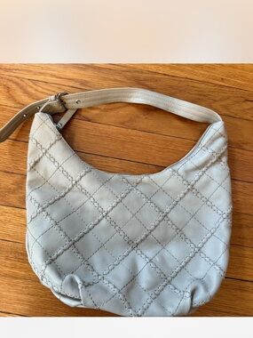Quilted Leather Shoulder Bag in Light Gray